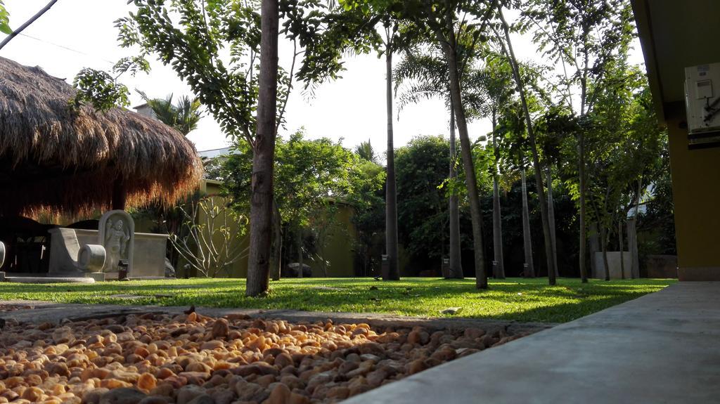 Inlak Garden Hotel Negombo Exterior photo